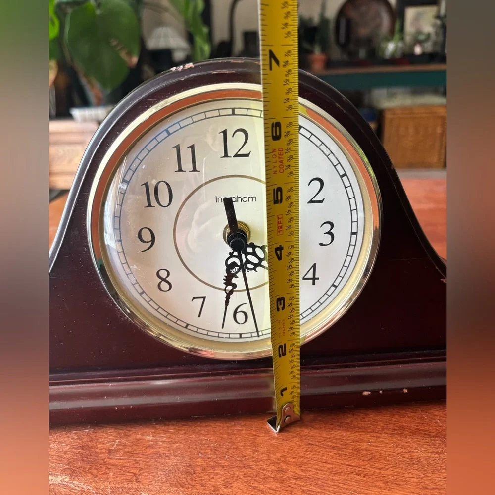 Vintage Ingraham Quartz Mantel Clock with Mahogany Finish. TESTED